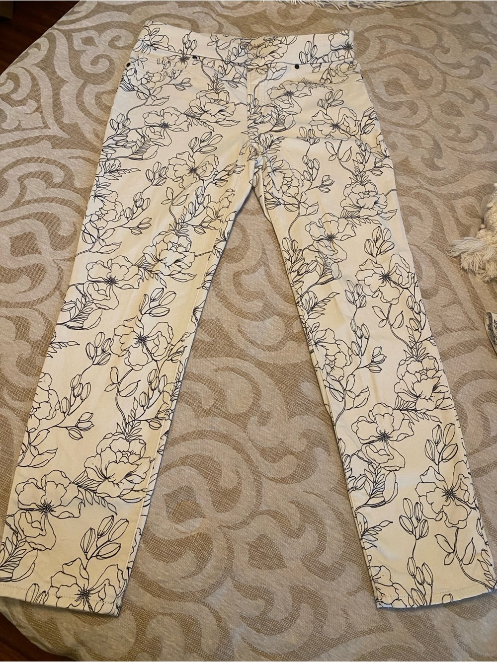Chico’s Floral Pull-On Ankle Jeggings Cream Black Size 0R US 4 - Picture 9 of 9